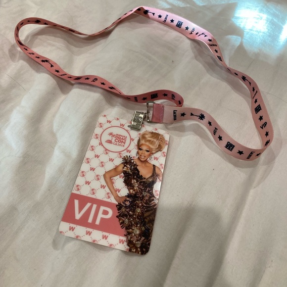 Rupaul’s Dragcon LA 2018 VIP Pass - Picture 4 of 4